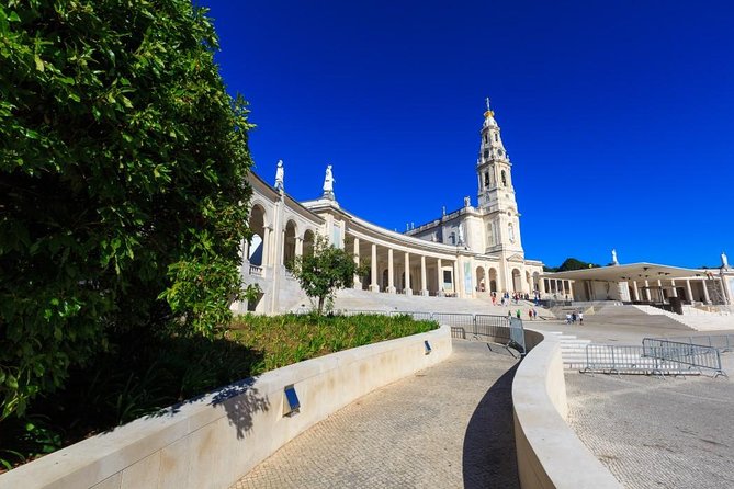 Fatima Sanctuary Private Tour from Lisbon - Basilica de Nossa Senhora do Rosário: Start With the Big Anchor
