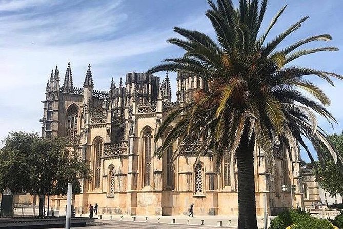 Fatima Tour + Batalha Monastery + Nazareth + Óbidos - Stop 3: Nazaré for the world-famous waves (and sea air)