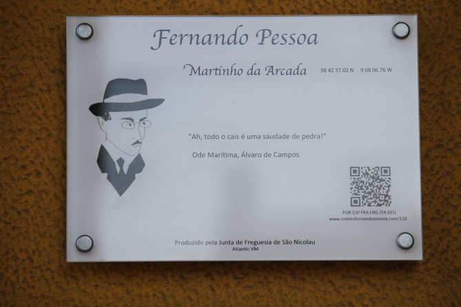 Fernando Pessoa Lisbon Walking Tour - Terreiro do Paço / Praça do Comércio: Martinho da Arcada and Friends