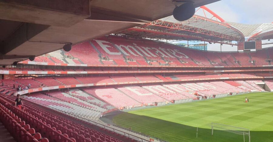 FOOTBALL LOVERS FULL DAY TOUR AT LISBON - How the day runs: two stadium tours plus an inside-the-moment lunch