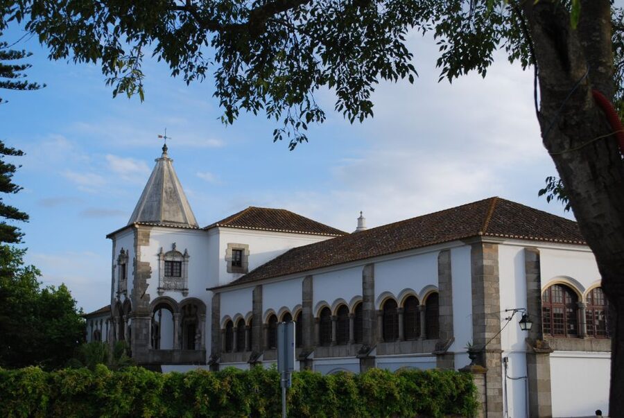 From Lisboa: Evora and Monsaraz Full-Day Tour - Lisbon to Évora: the 25 de Abril Bridge starts the day