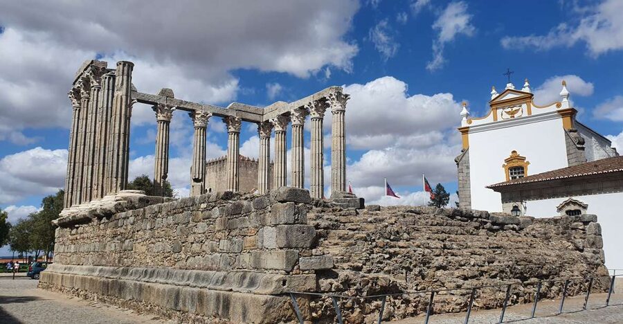 From Lisboa: Evora and Monsaraz Full-Day Tour - Chapel of Bones: the stop that makes the day stick