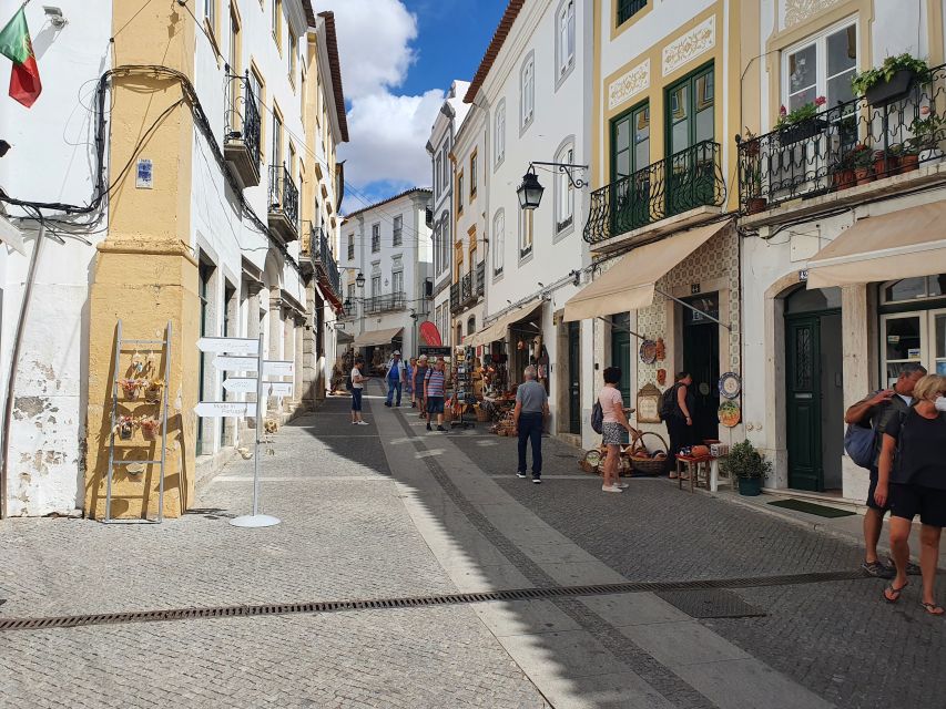 From Lisboa: Evora and Monsaraz Full-Day Tour - Lunch and free time in Évora (about one hour)