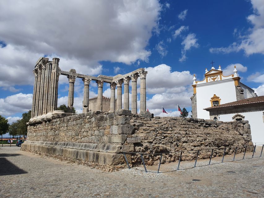 From Lisboa: Evora and Monsaraz Full-Day Tour - Why a guide like Gonçalo makes a difference