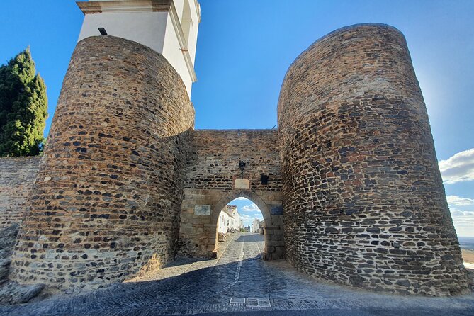 From Lisboa: Evora & Monsaraz Private Full Day Tour - Mercado Municipal de Évora and free lunch in the historic centre