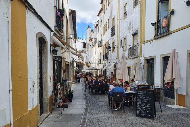From Lisboa: Evora & Monsaraz Private Full Day Tour - Monsaraz Castle walls and narrow streets near Spain