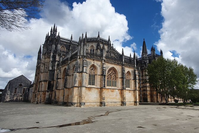 From Lisboa: Fátima, Nazaré, Óbidos & Batalha Small-Group Tour - Stop 5: Batalha Monastery and the gothic church interior