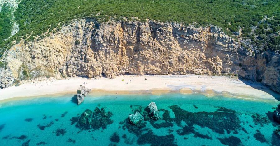 From Lisbon: Arrábida, Azeitão, Sesimbra, Palmela, Setúbal … - Crossing Serra of Arrábida: where the mountain road meets the ocean