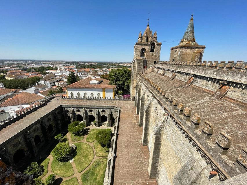 From Lisbon: Évora, Chapel of Bones, & Roman Temple Tour - Cathedral of Évora: guided context you can’t easily get on your own
