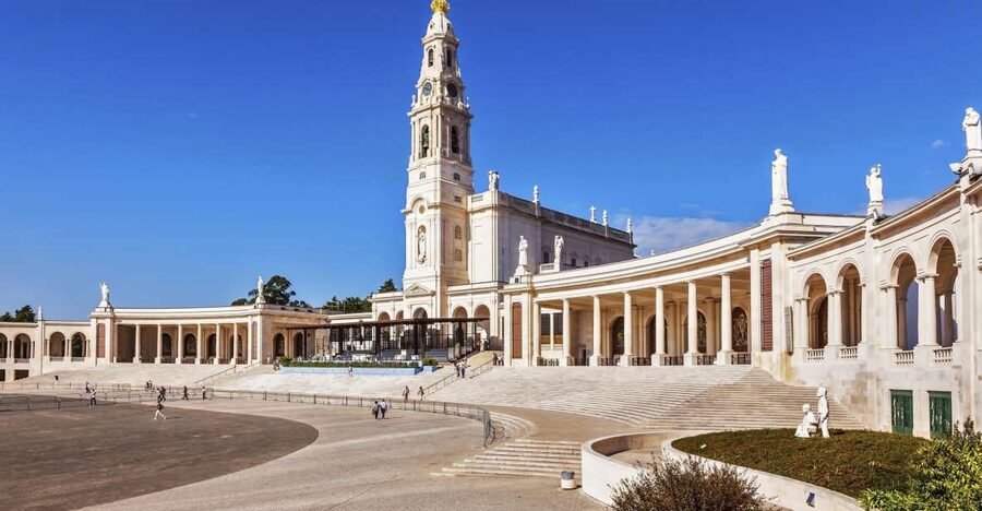 From Lisbon: Fátima, Batalha, Nazaré and Óbidos Day Tour - Lisbon to Fátima: why the morning matters