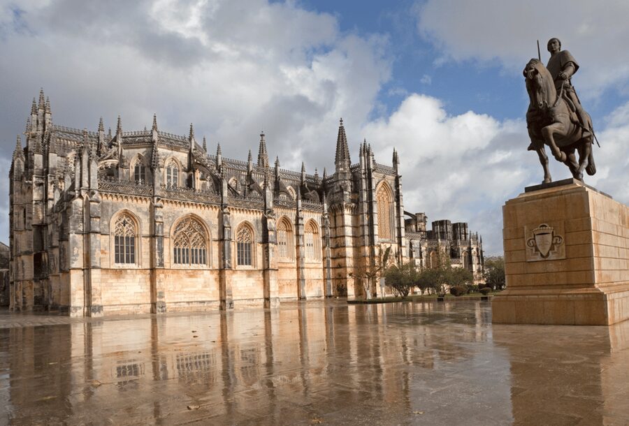 From Lisbon: Fátima, Batalha, Nazaré, and Óbidos – Small groups - Starting in Lisbon and settling into the air-conditioned van