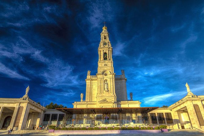 From Lisbon: Fatima Batalha Nazare & Obidos Small Group Day Trip - Fátima Sanctuary: What You Can Expect in About 90 Minutes