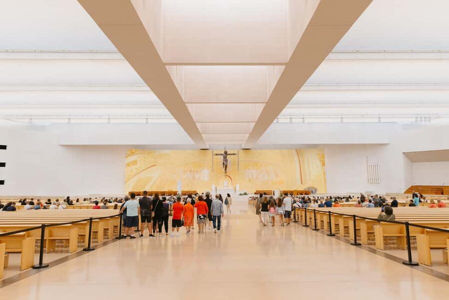 From Lisbon: Fátima HD and the Three Little Shepherds' House - Sanctuary of Our Lady of Fatima: Chapel of the Appearances and Real Time On Site