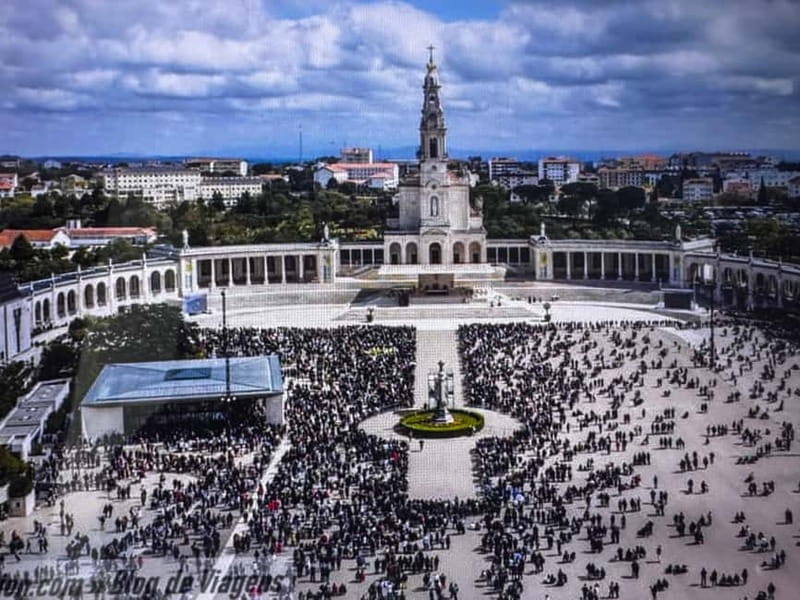 From Lisbon: Fátima, Nazaré & Óbidos Special Van Tour - Nazaré: Surf-Wave Views and the Sítio District Walk
