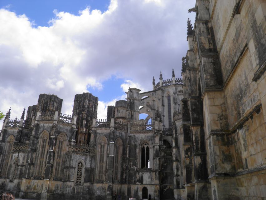From Lisbon: Fátima Sanctuary and Batalha Monastery (UNESCO) - Choosing Valinhos and Loca do Anjo for Extra Context