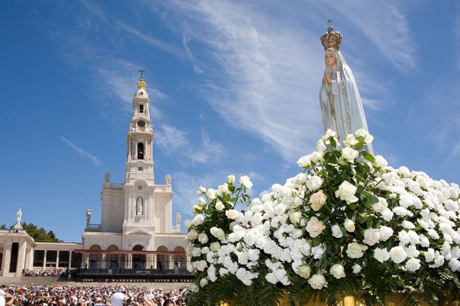 From Lisbon: Fatima Sanctuary Private Day Tour - Entering the Sanctuary Square: First Impressions in Scale