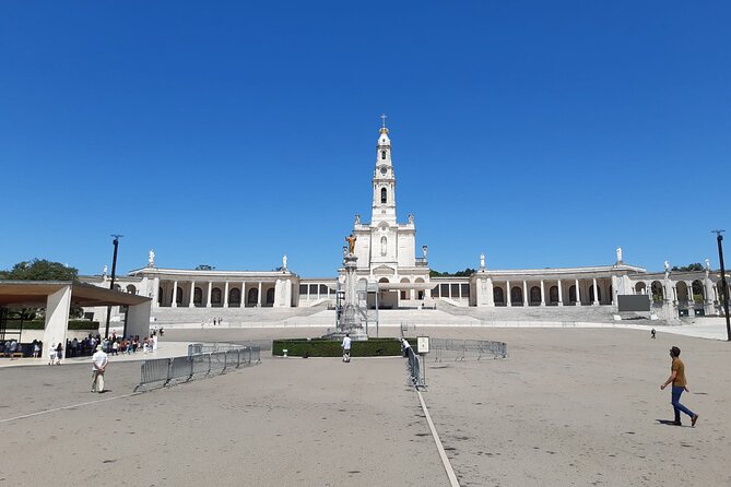 From Lisbon:Fátima Spiritual Journey & Largest Caves in Portugal - What’s included in the price, and what you should budget for