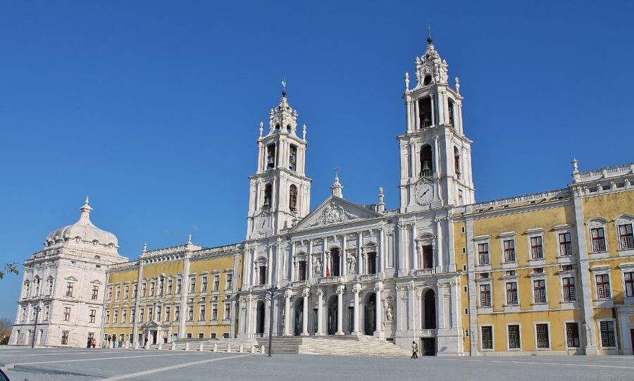 From Lisbon: Óbidos and Mafra Palace Private Tour - Mafra Palace: the baroque machine that Brazil’s gold built