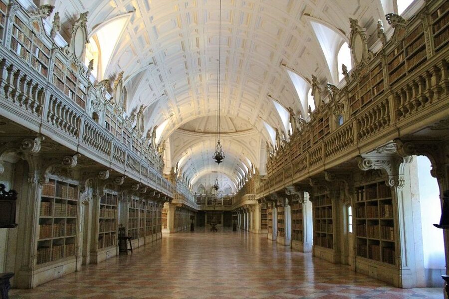 From Lisbon: Óbidos and Mafra Palace Private Tour - Stop-by-stop breakdown: what to do at each place