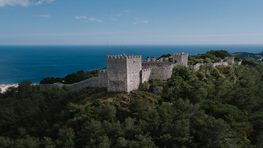 From Lisbon or Sesimbra: 4x4 Tour to Cape Espichel - Meco village and coastal stops: small places, better photos