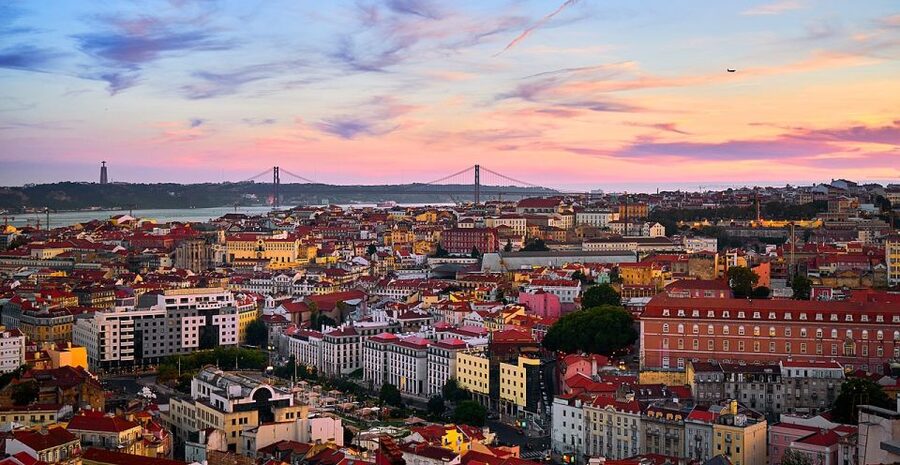 From Lisbon: Private Transfer to Porto with City Stops - The real value: a private transfer that acts like a mini tour