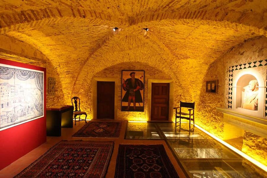 From Lisbon: Serra da Arrábida, Sesimbra, and Setúbal Wines - Sesimbra Castle: medieval walls above the Atlantic