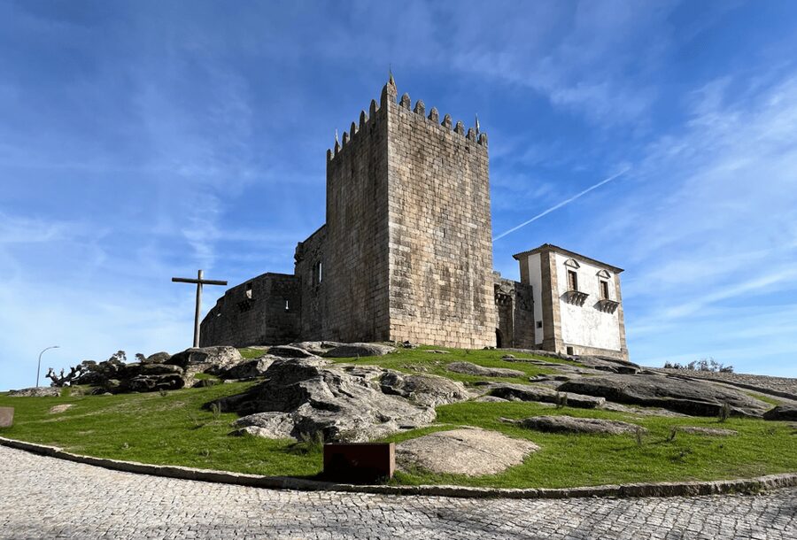 From Lisbon: Serra da Estrela and Monsanto - Lunch in the mountains: optional, but plan for it