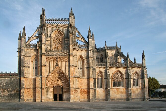 From Lisbon: Shared Tour to Fátima, Batalha, Óbidos, Nazaré - Batalha Monastery: the UNESCO stop that asks you to look closer