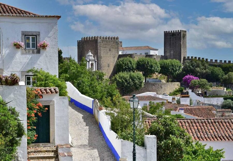 From Lisbon: Shared Tour to Fátima, Óbidos, Batalha e Nazaré - Timing, group size, and the kind of guide experience that matters