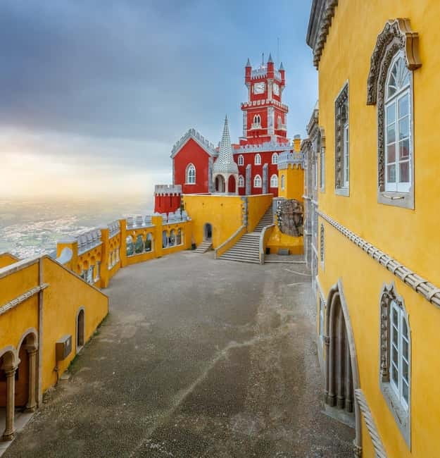 From Lisbon: Sintra and Estoril Trip with Pena Palace Entry - Getting from Lisbon to Sintra without losing your morning