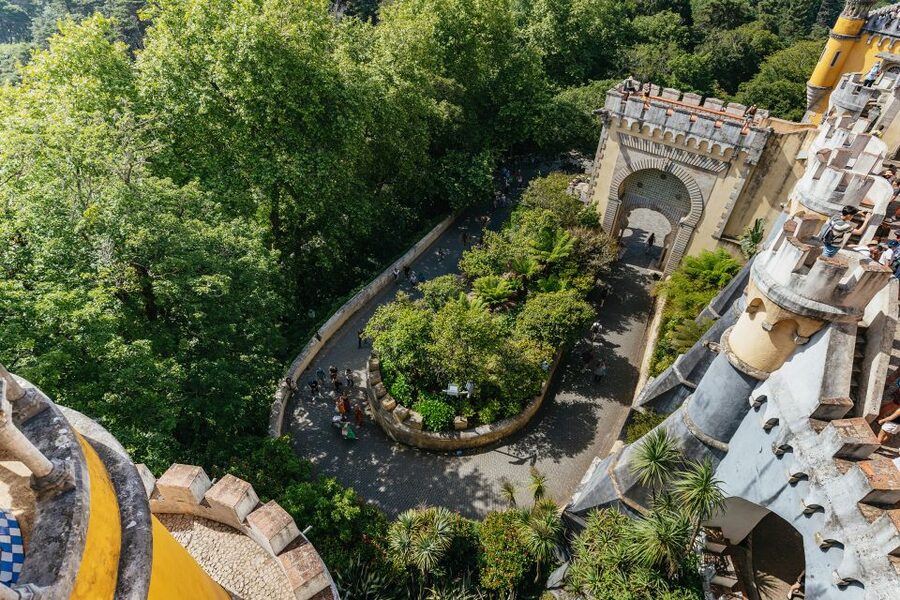 From Lisbon: Sintra & Cascais Group Tour with Pena Palace - A guide is doing more than talking: the driving, pacing, and story
