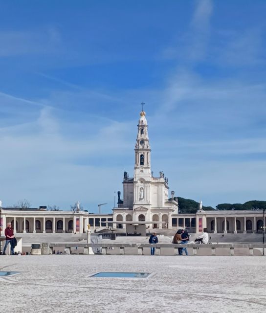 From Lisbon: Small Group Fátima & Little Shepherds Town Tour - Visitor Center Break: Small Pause, Big Relief