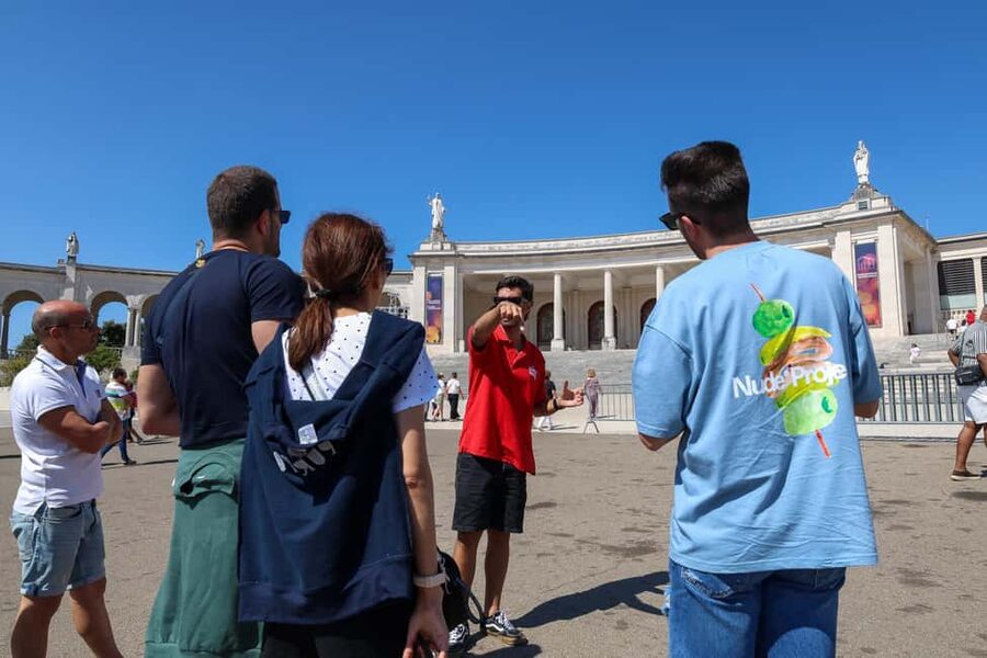 From Lisbon: Small Group to Pena Palace, Nazaré & Fátima - Who should book this tour, and who should skip it