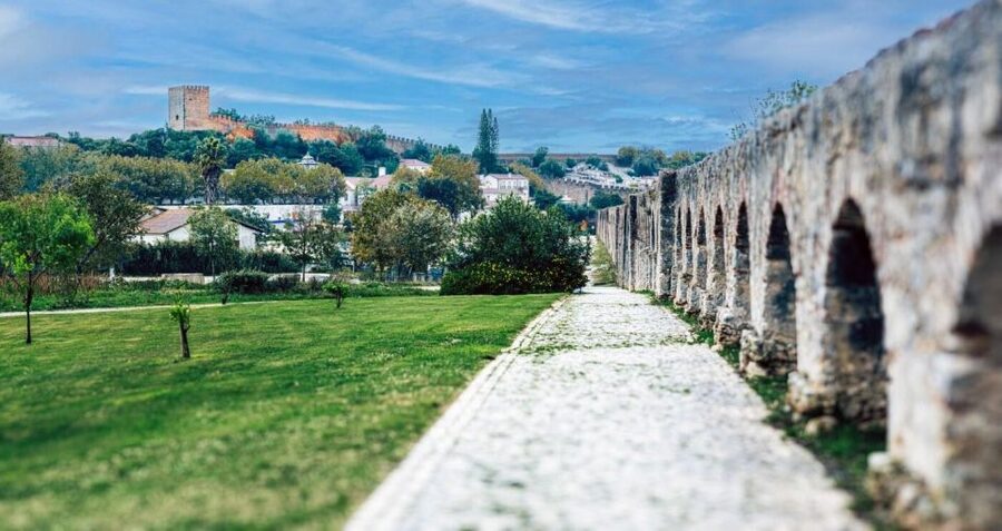 From Lisbon: Tansfer to Porto with stops until 3 cities - Coimbra and the University of Coimbra: a cultural focus for book-lovers