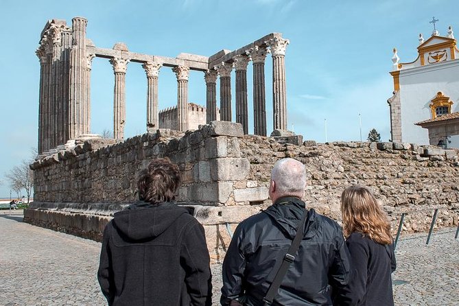 From Lisbon to Alentejo: Évora and Megaliths Full-Day Tour - Lunch in Évora: how to use your 1.5 hours near Praca do Giraldo