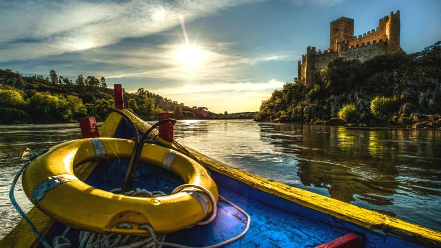 From Lisbon: Tomar, Christ Convent & Almourol Castle Tour - Almourol Castle on the Island: A Fairytale Fortress With Real Climbing