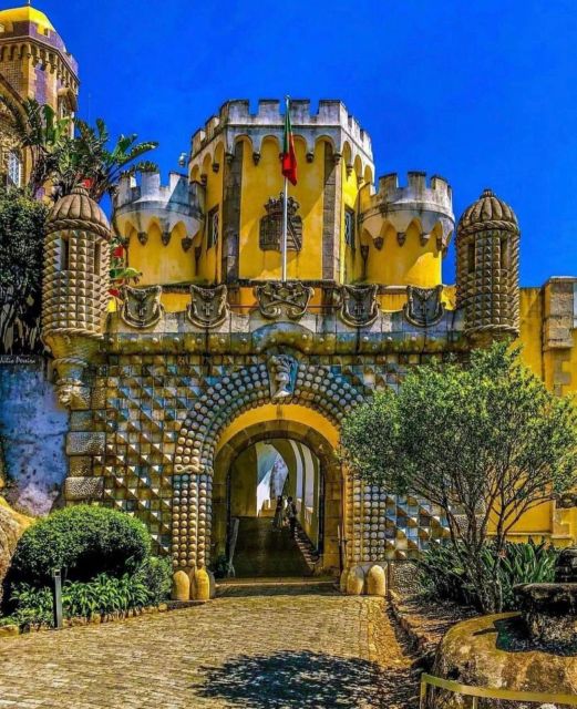 From Lisbon: Visit Queluz, Sintra, Cabo da Roca and Cascais - Queluz National Palace: a royal warm-up with real value