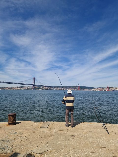 Full city of Lisbon on board of a private car - Senhora do Monte viewpoints: the fastest way to grasp Alfama