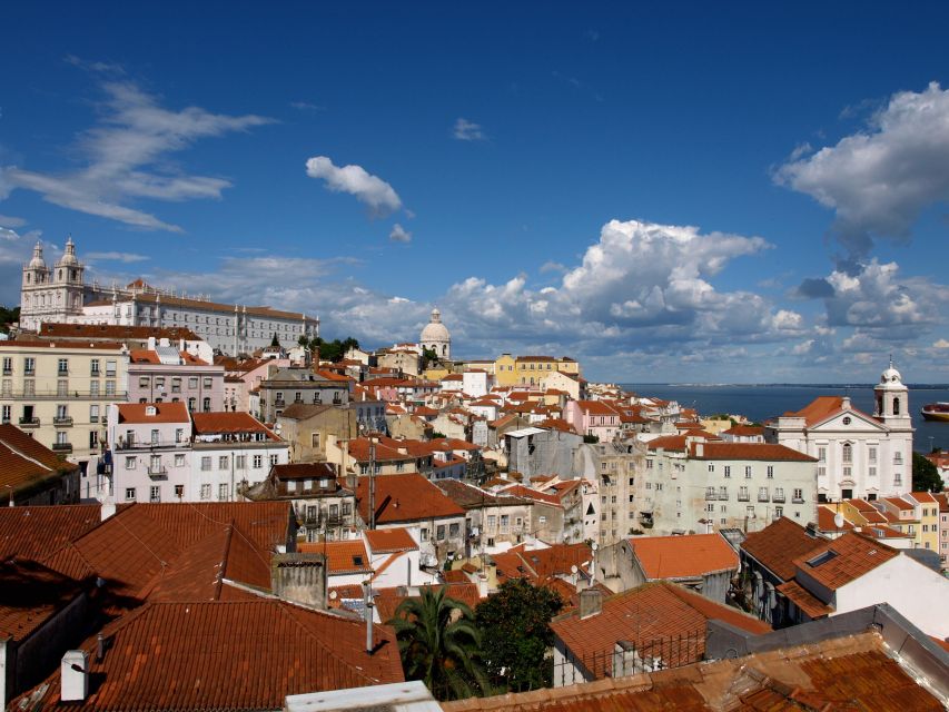 Full city of Lisbon on board of a private car - Ferry ride back to Lisbon: a calmer wrap-up