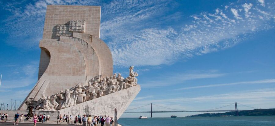 Full city of Lisbon on board of a private car - Starting at Praça da Figueira: the easy launch point