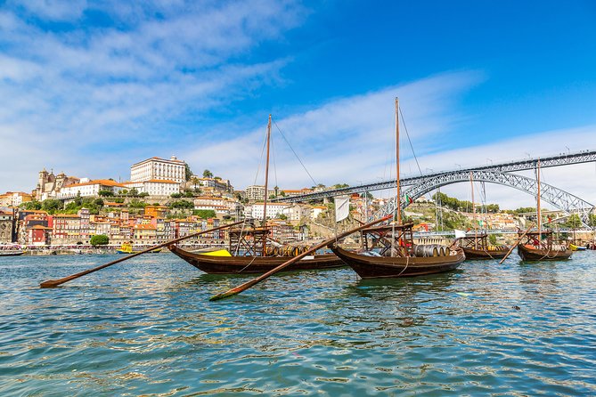 Full-Day Private Sightseeing Tour to Porto from Lisbon - Igreja do Carmo Area: Two Churches, One Tiny Architectural Idea