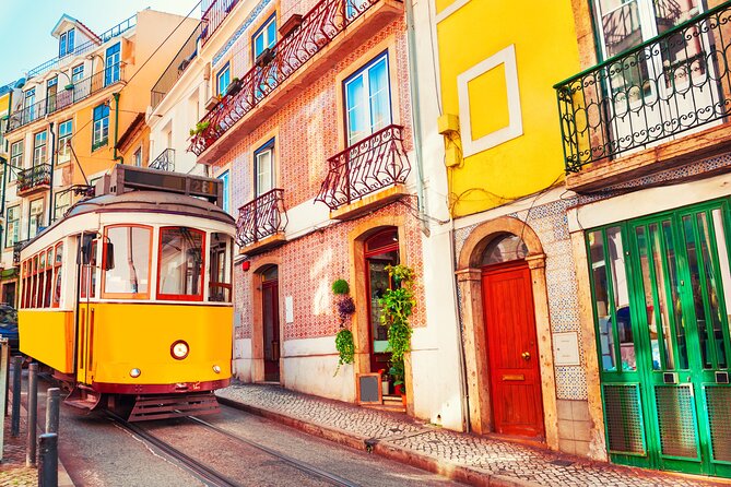 FULL DAY Private Tour of Lisbon's main tourist attractions - Miradouro da Senhora do Monte: get your bearings fast on Lisbon’s hills