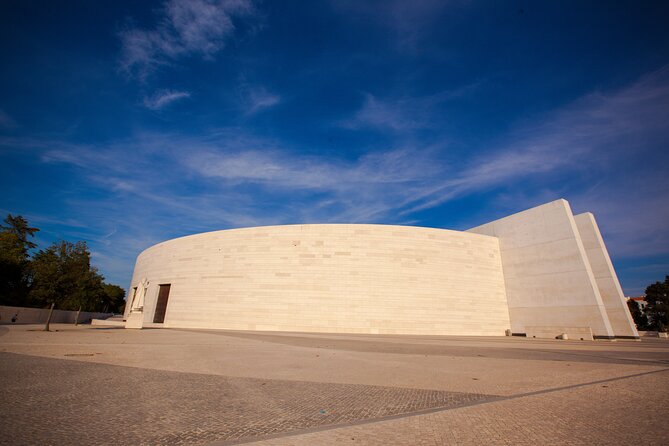 Full Day Private Transfer - From Lisbon to Porto Tour - Nazaré: A Sea-Air Town Stop With a Flexible Lunch Window