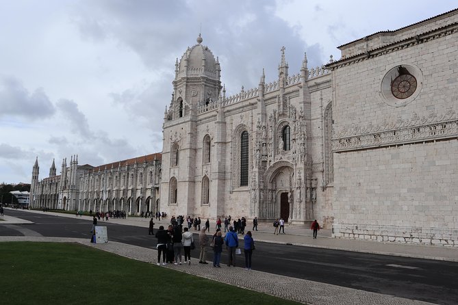 Full Day Small Group Tour in Lisbon: The Most Complete City Tour - Parque Eduardo VII: A Breather in the Middle of the Day