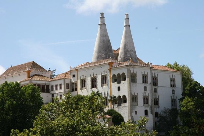 Group to Pena Palace, Sintra (pass by Regaleira) and Cascais - The casino stop: a quick photo moment with big-film ties