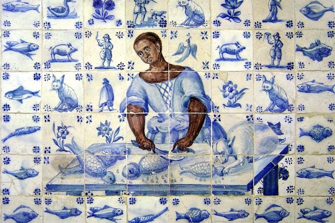 Half Day Historical Walking Tour about the Slave Trade in Lisbon - Stop 1: Largo do Chafariz de Dentro Sets the Theme