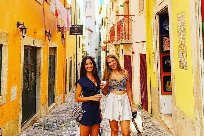 Half day Private Tour 4h Historical Lisbon Center w/ Tasting - Chiado and Carmo Square: old Lisbon streets and an earthquake scar