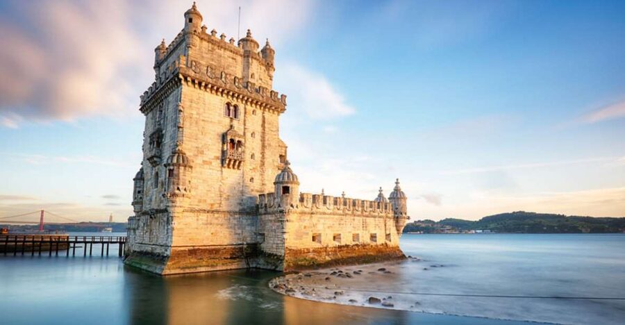Half-Day Private Tour in Lisbon - Lisbon Cathedral and Commerce Square: the city at street level