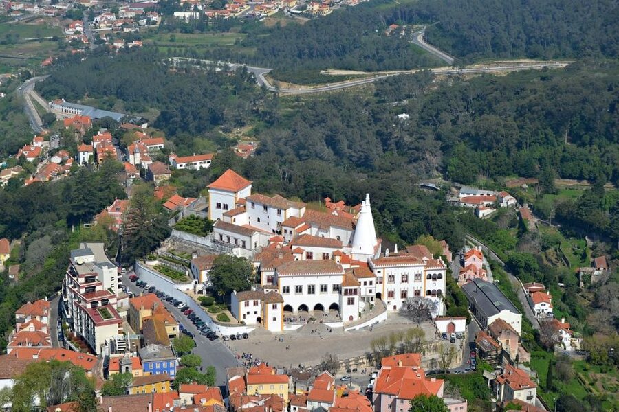 Half Day Shared Tour to Sintra with Licensed Guide - Getting up the hill: the 15-minute shortcut vs the 3€ shuttle