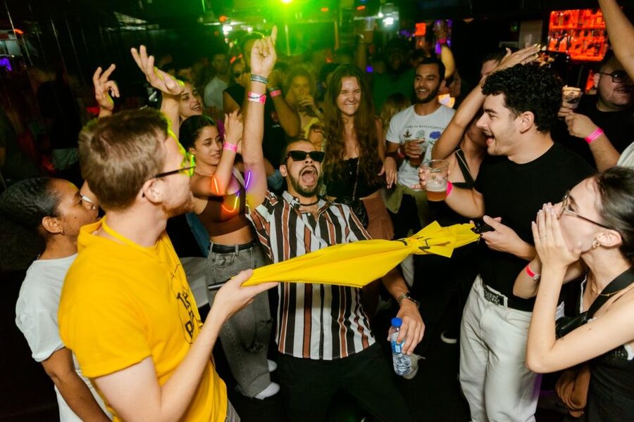 Halloween Haunts: Lisbon Pub Crawl Experience - VIP nightclub finish with skip-the-line access